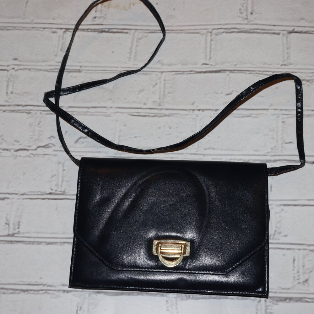 💙 Navy Blue Vintage Purse · 8.5" x 9.25" A classic little shoulder bag
